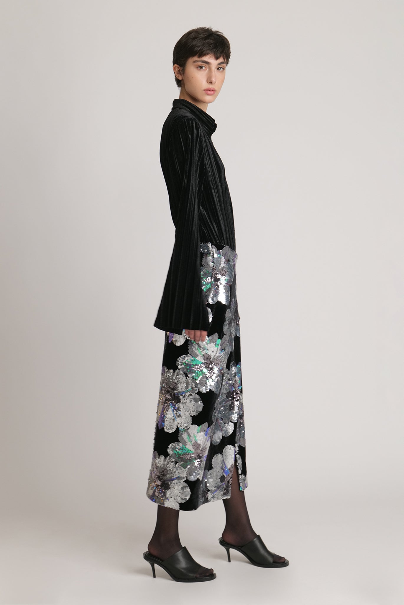 SABINA MUSAYEV - flora_sequins_on_velvet_multi_silver_fw_23_24