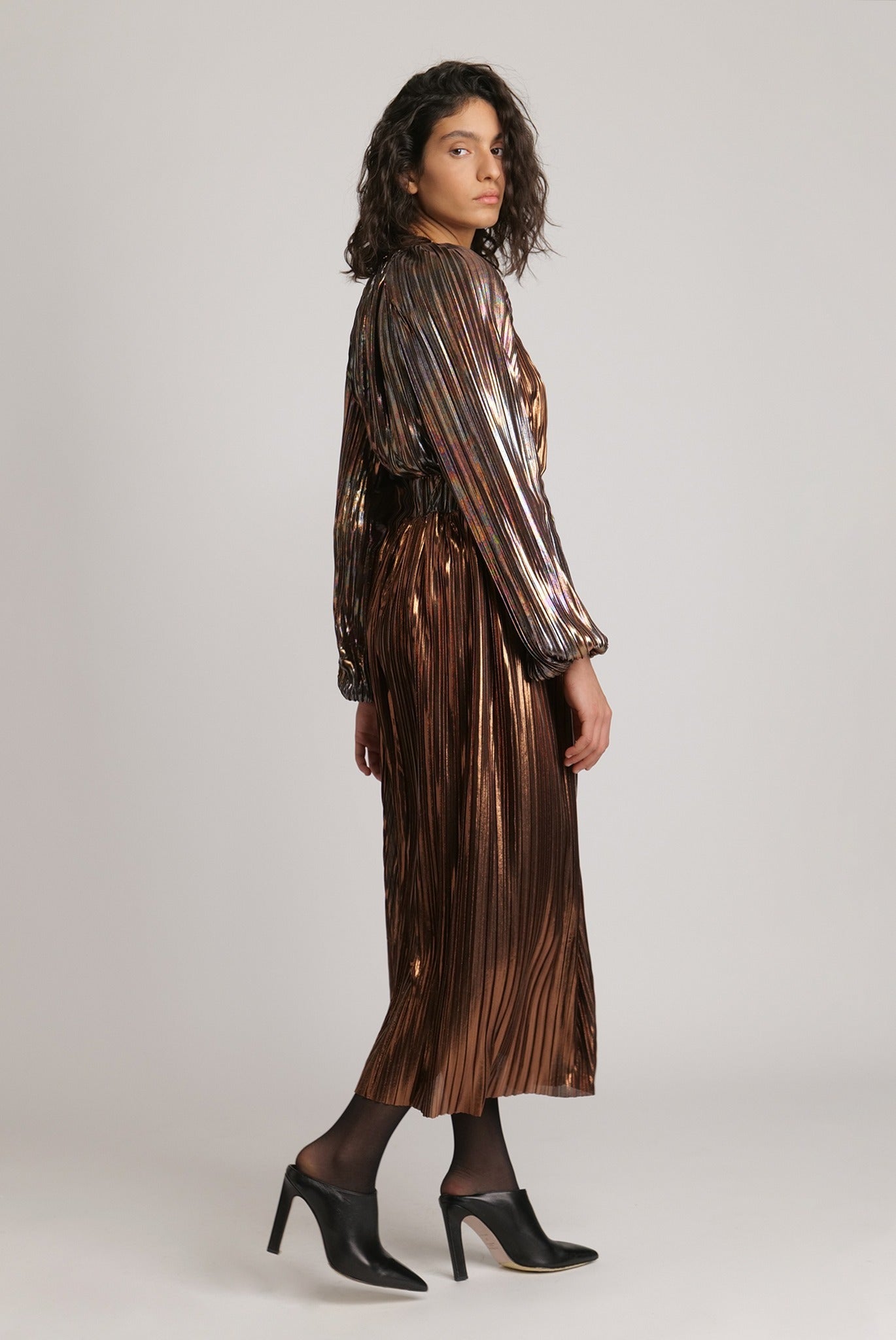 SABINA MUSAYEV - two_tone_pleated_knit_w_foil_bronze_fw_23_24